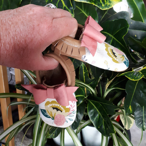 Deerhide tan leather moccs with short fringe(0-6m SALE! )and unique floral toe toppers.